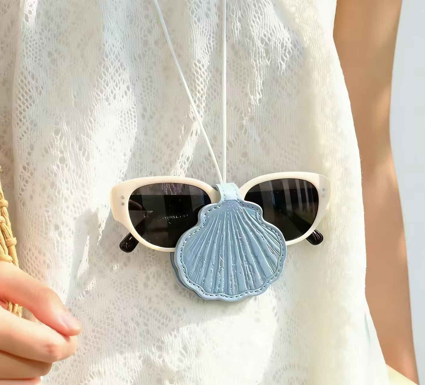 Shell hat clip