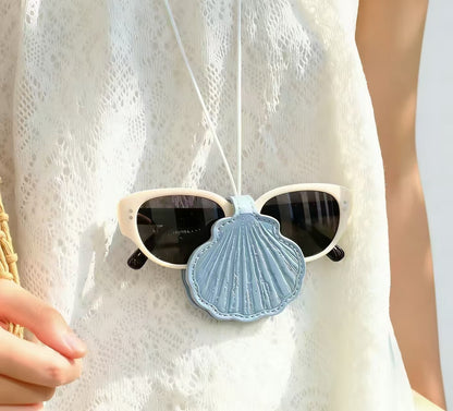 Shell hat clip