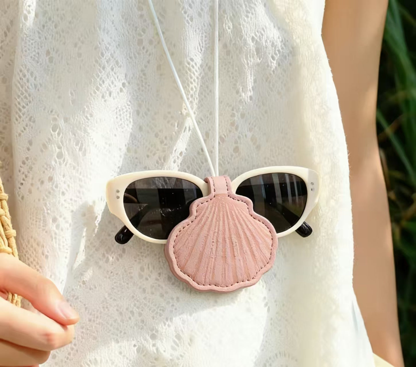 Shell hat clip