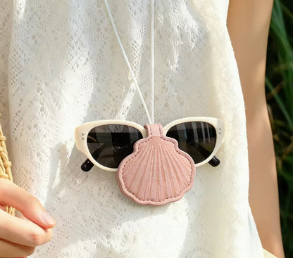 Shell hat clip